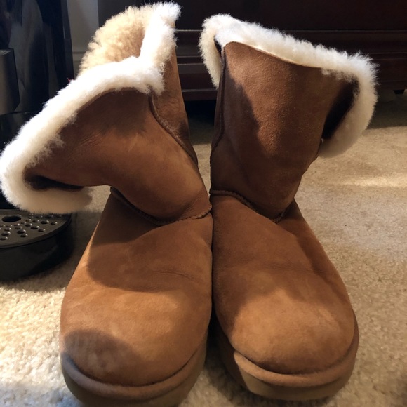 Authentic Bailey Button Uggs, Short - Picture 2 of 2